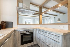 Kühlschrank, Mikrowelle, Ofen, Geschirrspüler