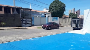 Vista frontal de la propiedad