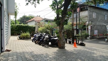 Parkir mandiri gratis