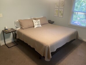 3 bedrooms, desk, iron/ironing board, free WiFi