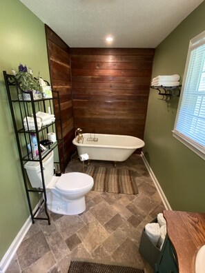 Combined shower/bathtub, hair dryer, towels, soap - Tranquil Riverside Retreat: 10 Minutes from Downtown Huntsville (Brownsboro)
