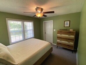 3 Schlafzimmer, Schreibtisch, Bügeleisen/Bügelbrett, kostenloses WLAN
