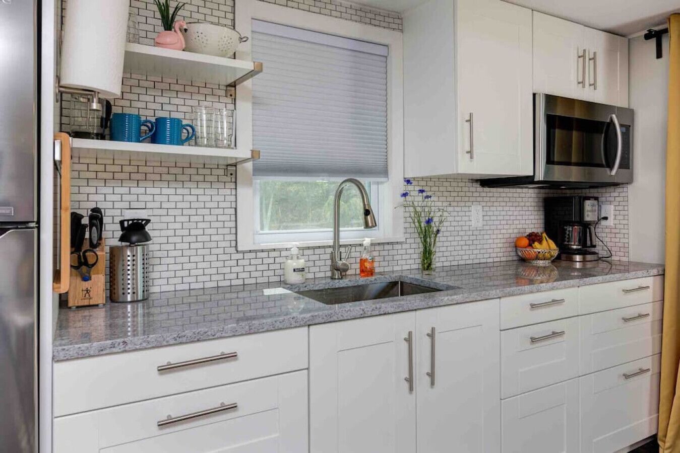 冷蔵庫、電子レンジ、コーヒー / ティーメーカー、トースター