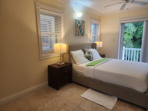 2 chambres, coffres-forts dans les chambres, fer et planche à repasser