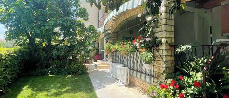 المنطقة المحيطة بالمنشأة