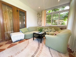 TV - Holiday apartment with garden and terrace (Rovinj)