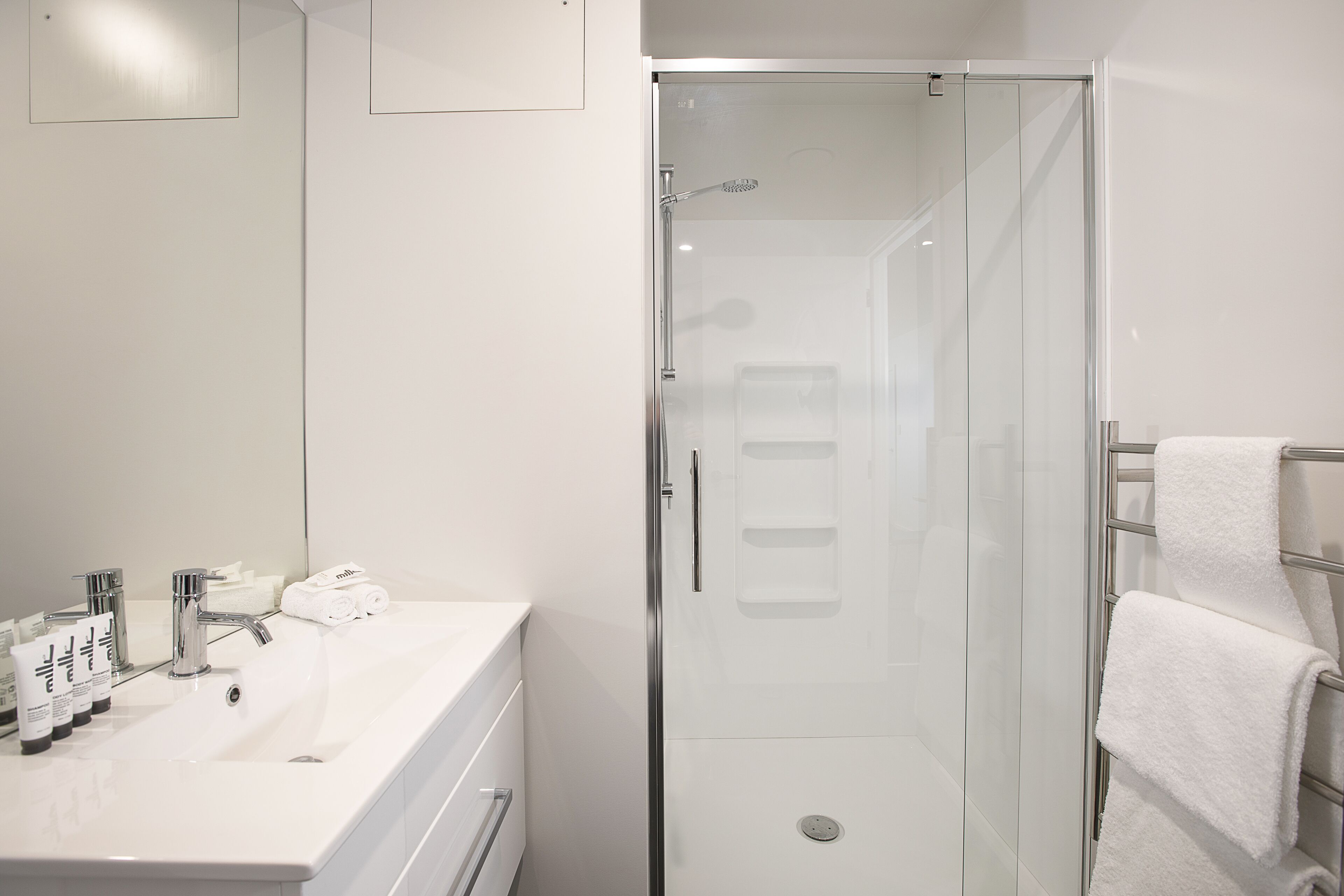 shower, rainfall showerhead, free toiletries, hair dryer