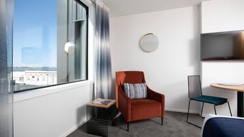 Individuell dekoriert, individuell eingerichtet, schallisolierte Zimmer