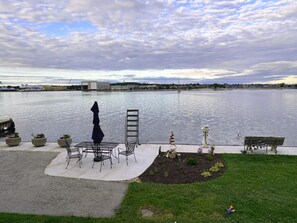 Property grounds - Eagle View Suite: Waterfront, Swim, Patio, Walkable Eat & Shop (Sturgeon Bay)