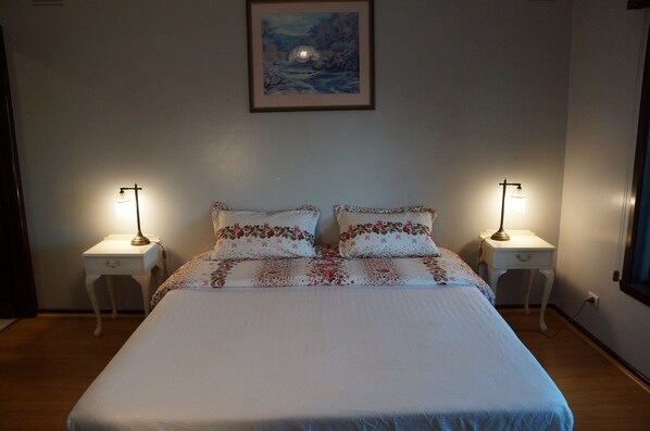 Premium bedding, Select Comfort beds, cots/infant beds, rollaway beds