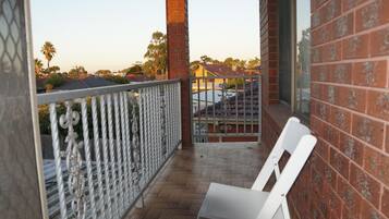 Comfort Townhome, 5 Bedrooms | Balcony