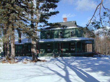 The Vermont House. The Annex is the single story structure on the left.