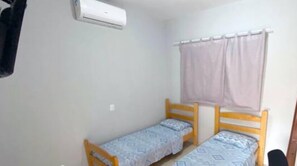 5 bedrooms, desk, free WiFi, bed sheets