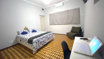 5 Schlafzimmer, Schreibtisch, kostenloses WLAN, Bettwäsche