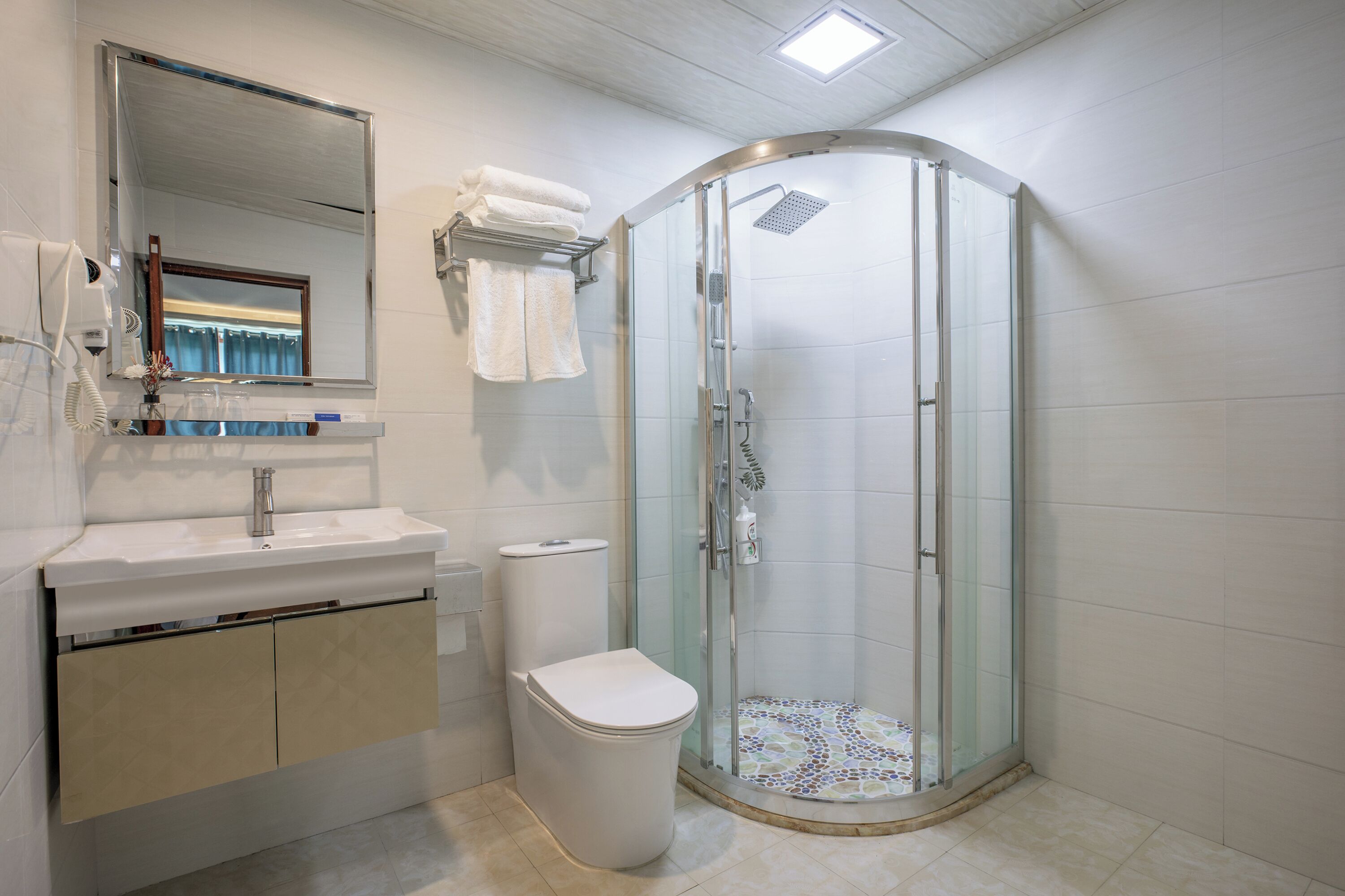 Camera Superior con 2 letti singoli | Bagno | Doccia, soffione a pioggia, set di cortesia gratuito, asciugacapelli