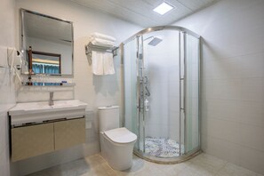 Superior Twin Room | Bathroom | Shower, rainfall showerhead, free toiletries, hair dryer - Lv ye Xian Zhuang Guesthouse (Taizhou)