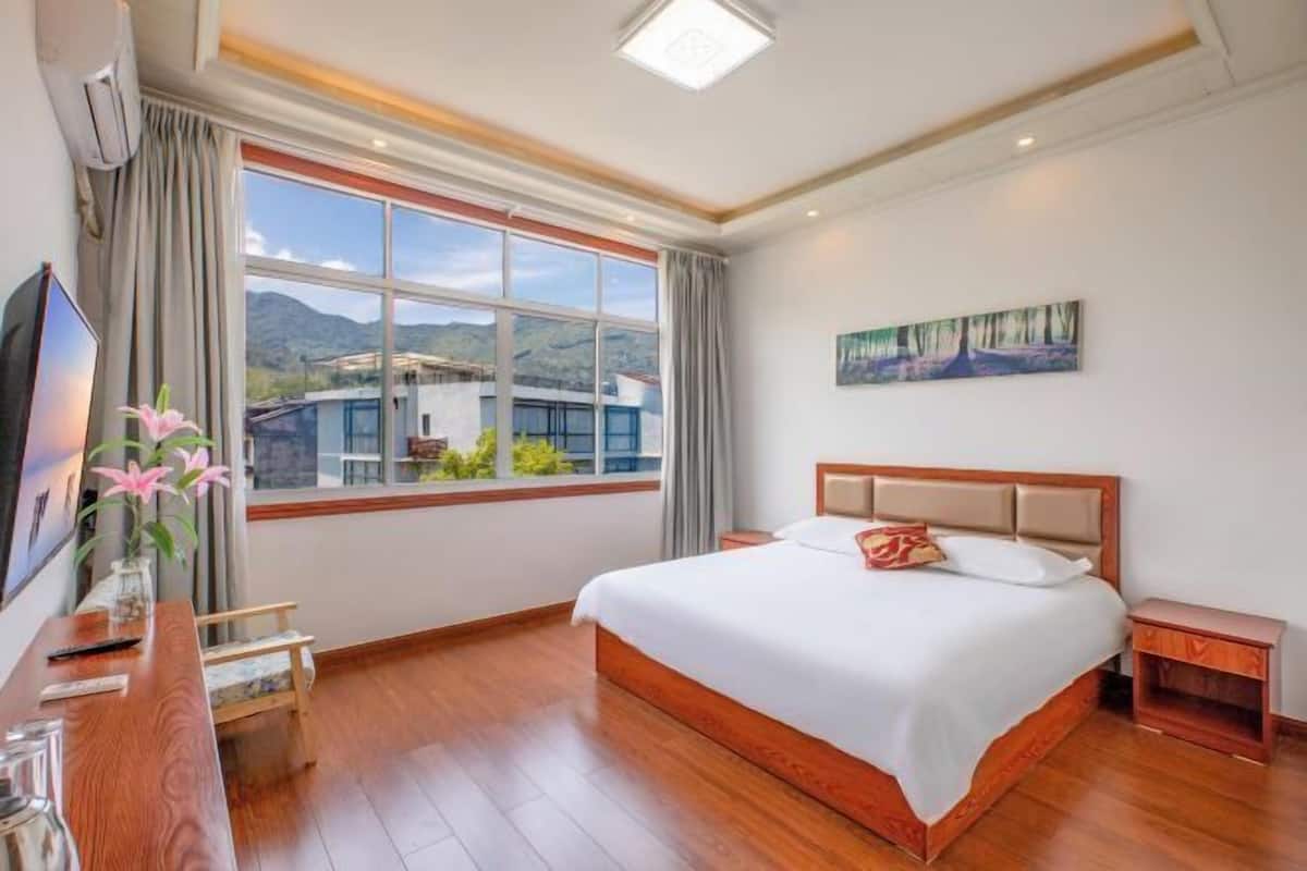 Laptop workspace, blackout curtains, free WiFi, individually decorated