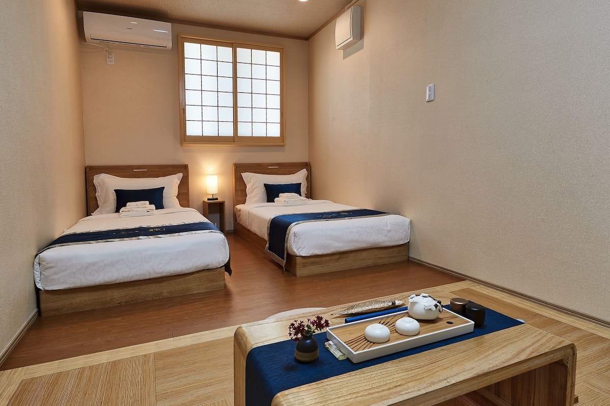 hypo-allergenic bedding, desk, bed sheets