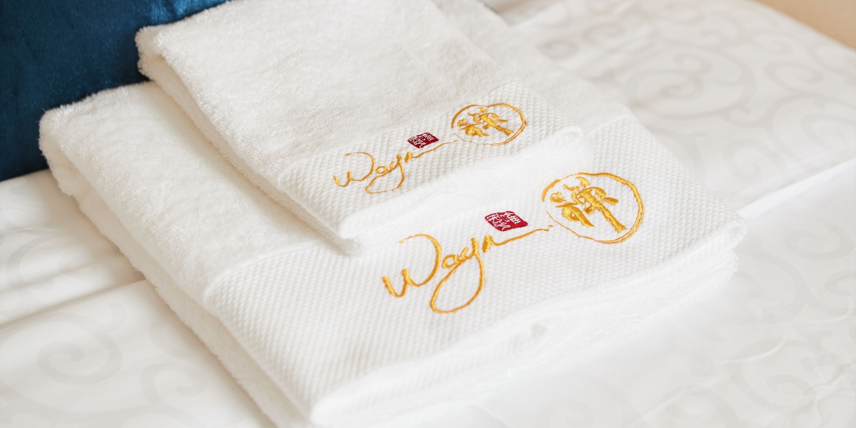 hypo-allergenic bedding, desk, bed sheets