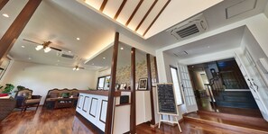 숙박 시설 입구