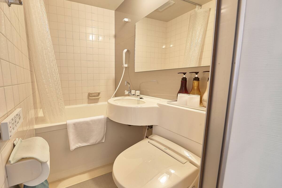 western style room, 1 double bed | hypo-allergenic bedding, desk, bed sheets