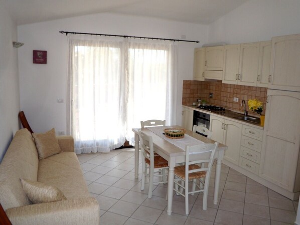 Smart TV, DVD player, books