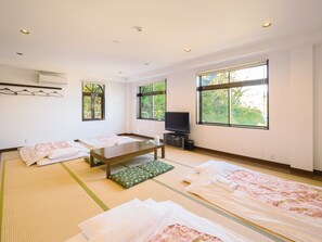 家庭客房 (For 3~6Pax) | 熨斗/熨衫板、免費 Wi-Fi、床單