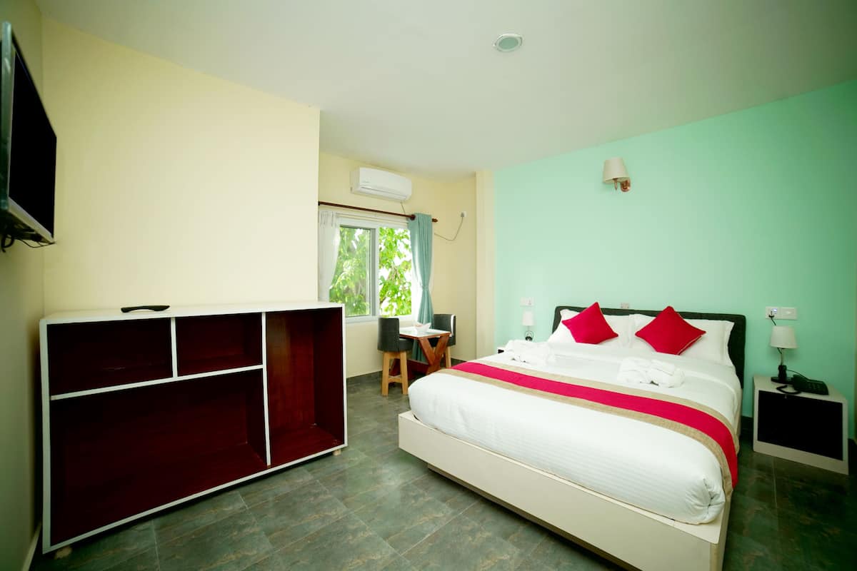 Soundproofing, WiFi (free), bed sheets
