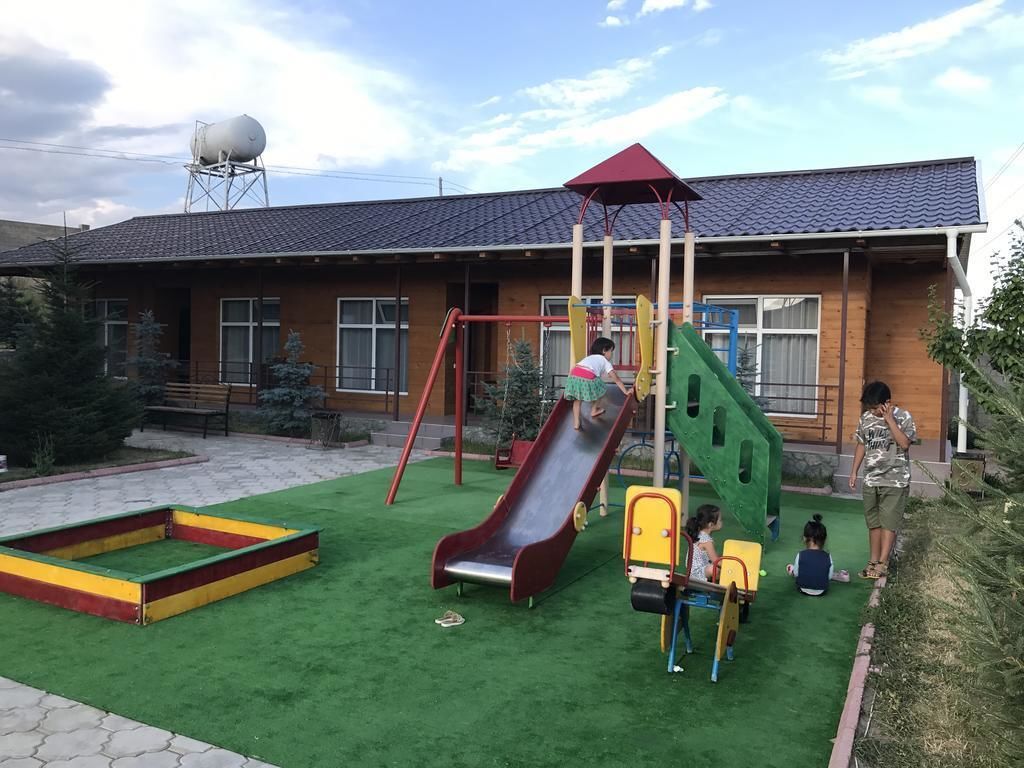 Children’s play area – outdoor