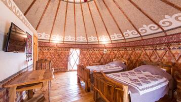 Deluxe Cabin, 2 Single Beds | Iron/ironing board, bed sheets