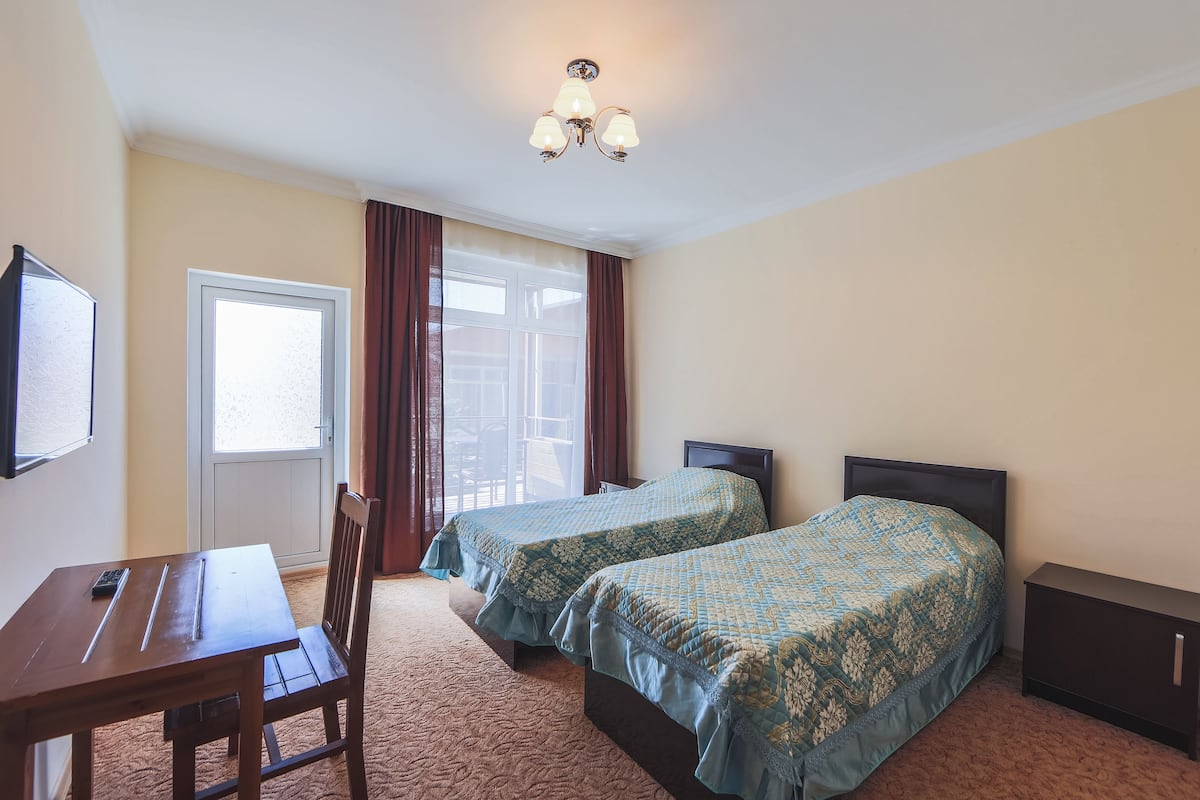 Luxury Room, 2 Twin Beds | Iron/ironing board (on request), bed sheets