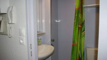 Haartrockner, Handtücher, Toilettenpapier