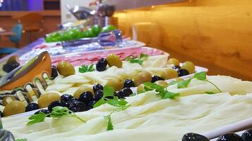 Desayuno buffet (TRY 300 por persona)