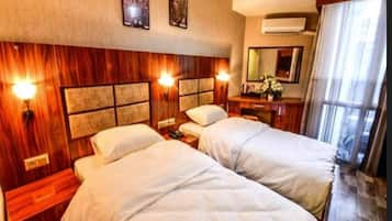 Basic Twin Room | Minibar, blackout curtains, soundproofing, free WiFi