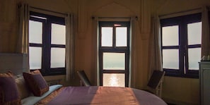 Suite superior, vista al río | Ropa de cama de alta calidad y tabla de planchar con plancha 