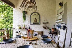 Outdoor dining - Maison Elena, luxury holiday home with private swimming pool in Eymet (Eymet)