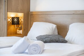 Cortinas blackout, tabla de planchar con plancha y wifi gratis 