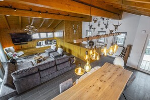Comfort-Chalet, Bergblick (DerAdler) | Zona de estar | Una televisión de pantalla plana, suelo radiante
