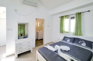 Chambre Double Deluxe, 1 lit double, vue mer | Lits pliants/supplémentaires, Wi-Fi gratuit