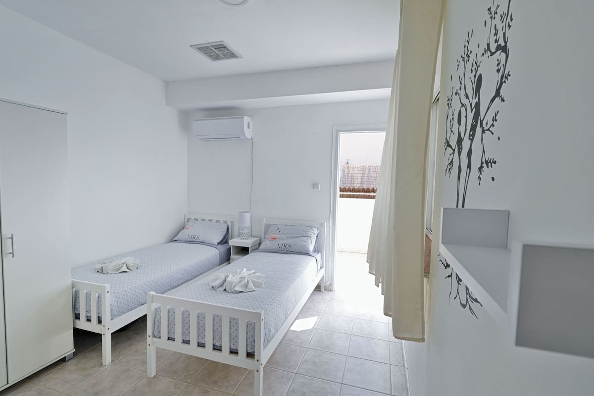 Standaard Twin kamer, 2 eenpersoonsbedden, uitzicht op bergen | Extra bedden, gratis wifi