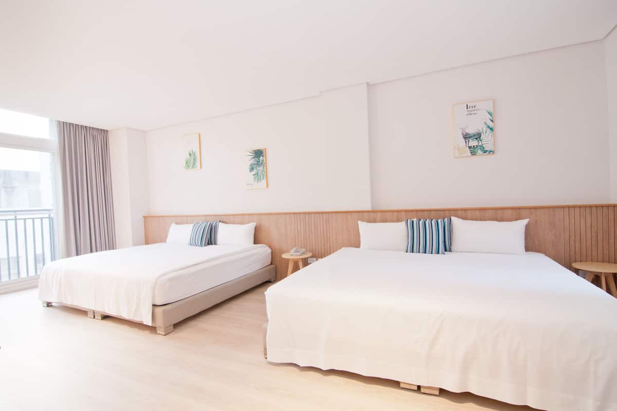 deluxe quadruple room | 1 bedroom, desk, blackout curtains, soundproofing