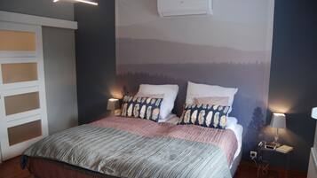 1 habitación, caja de seguridad en la habitación y escritorio