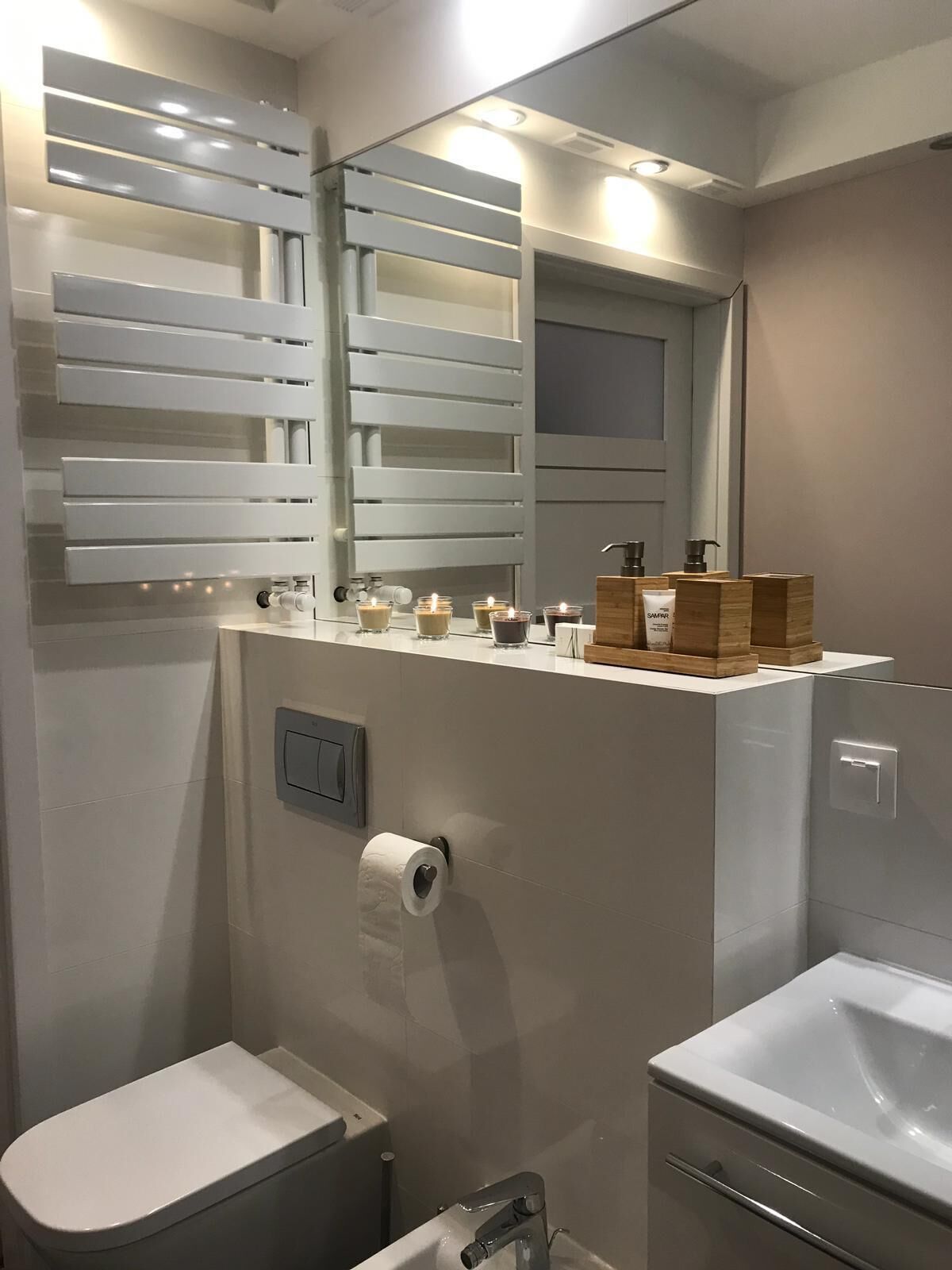 Hårtørrer, hjemmesko, håndklæder, Shampoo