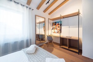 4 chambres, fer et planche à repasser