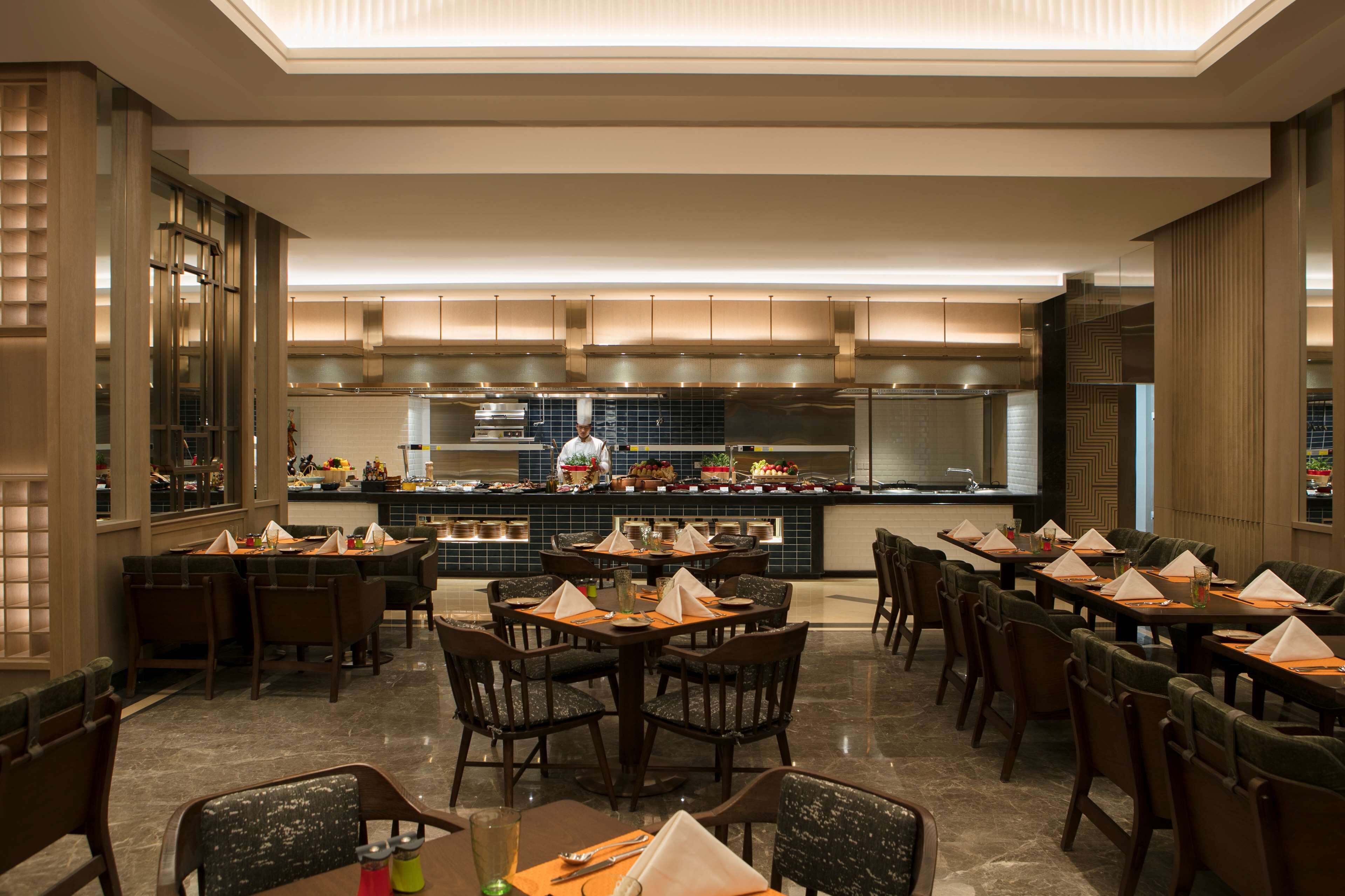 daily buffet breakfast (cny 158 per person)