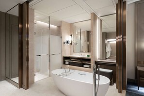 1 slaapkamer, donzen dekbedden, een minibar, een kluis op de kamer