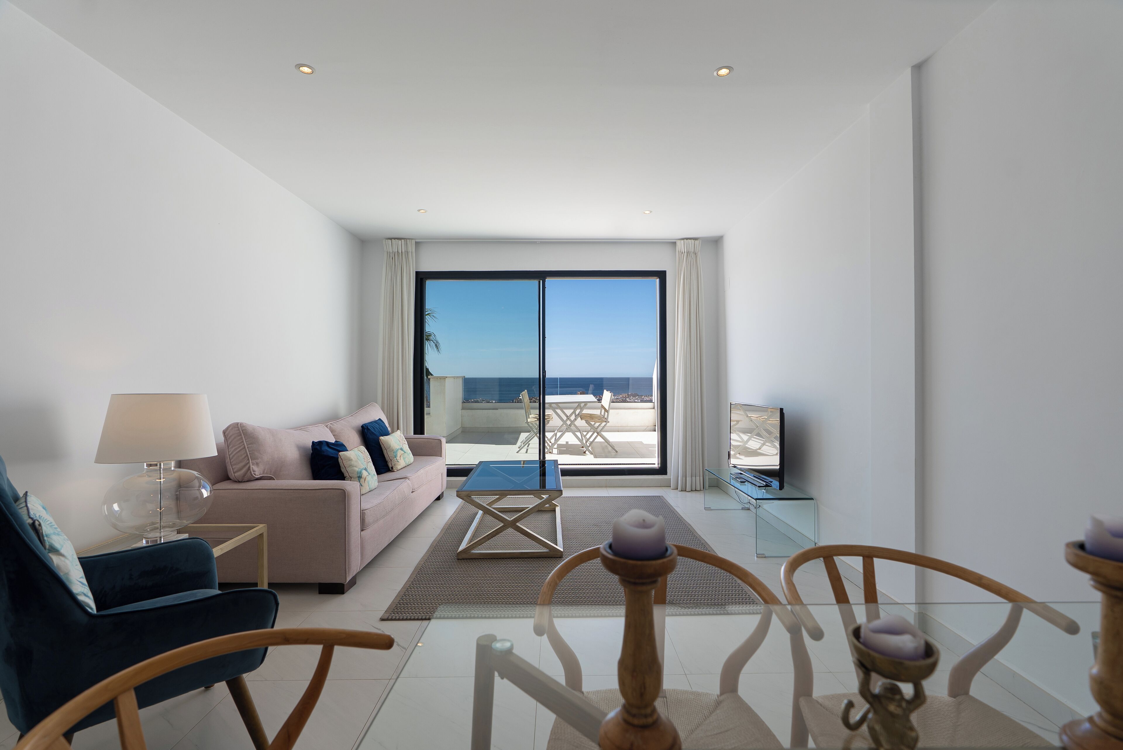 普通頂樓客房, 2 間臥室, 露台 (Semi-penthouse) | 起居區 | 電視