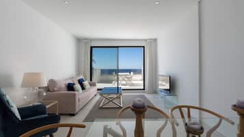 普通頂樓客房, 2 間臥室, 露台 (Semi-penthouse) | 起居區 | 電視