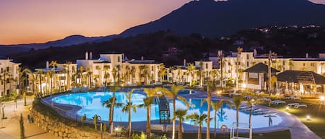 2 outdoor pools, sun loungers