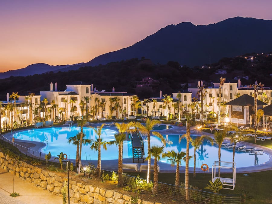 2 outdoor pools, sun loungers